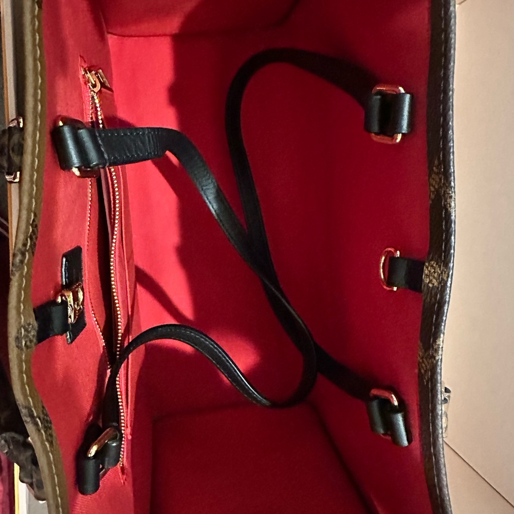 Louis Vuitton On the Go Tote Bag - Picture 3 of 9